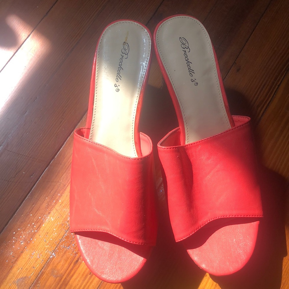 RED HEELS